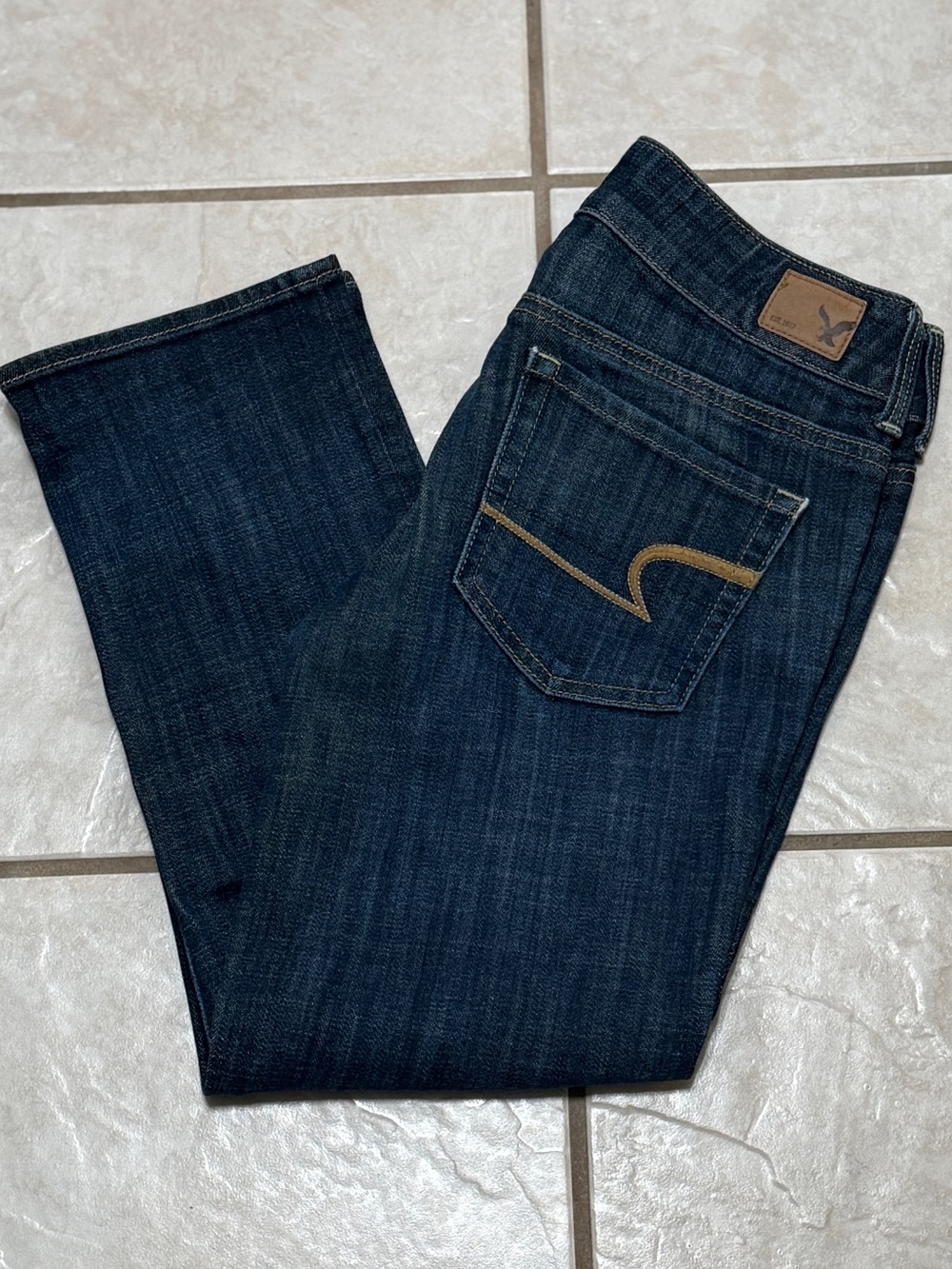 American Eagle Outfitters Artist Cropped Dark Wash Jeans. EUC Size 4.